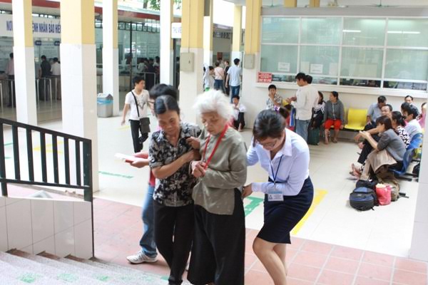 nhan_vien_ctac_xh.jpg nhan_vien_ctac_xh.jpg