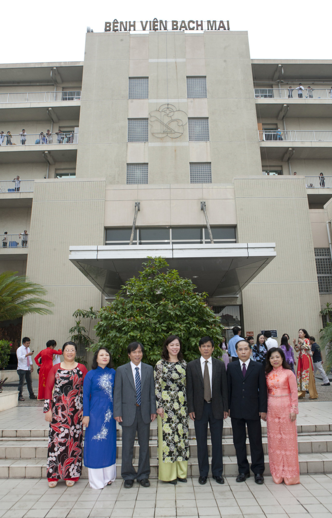 ban_lanh_dao_va_cac_truong_nhom.jpg