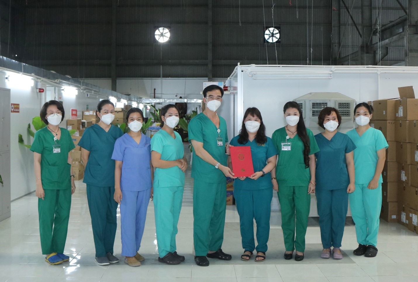 trung tam hoi suc nguoi benh covid 19 benh vien bach mai khen thuong nhieu tap the ca nhan2