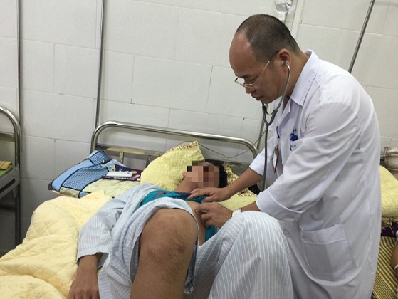 BS Cuong dang tham kham cho BN SXH