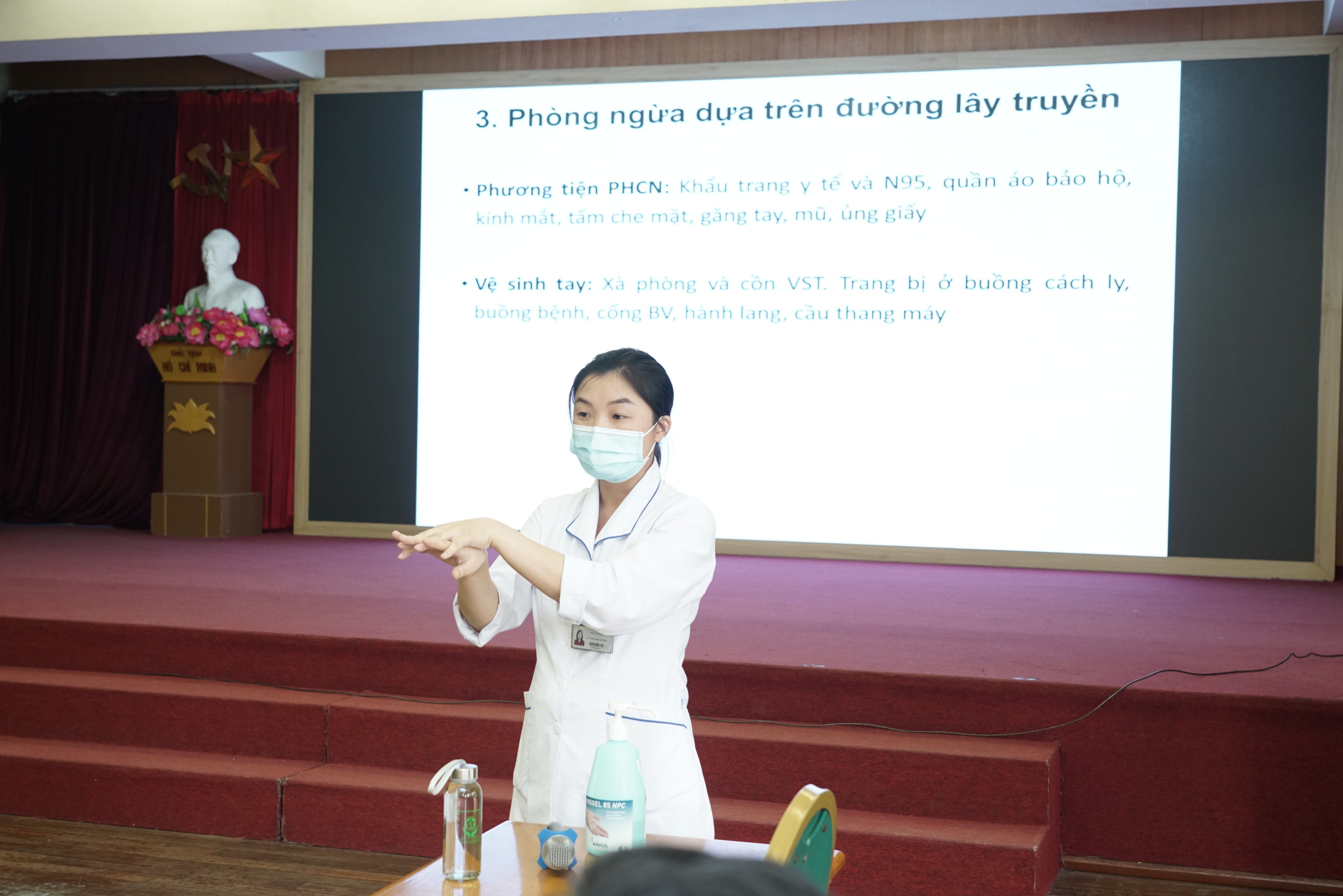 gan 200 can bo yte benh vien bach mai duoc tap huan len duong chi vien tphcm3