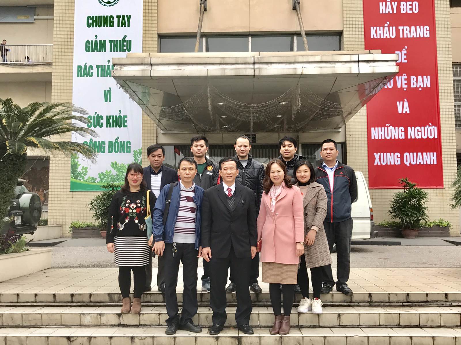 GS Chau chup an cung doan Ct truoc khi xuat phat