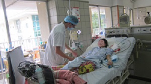 anh bai cuu bn suy ho hap nang