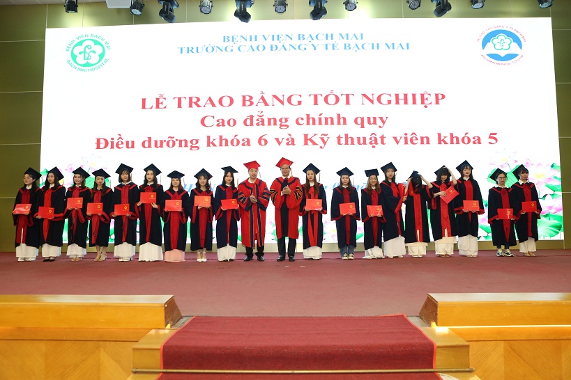 22.4.2022 trao bang 3