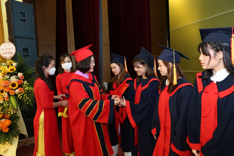 22.4.2022 trao bang 1