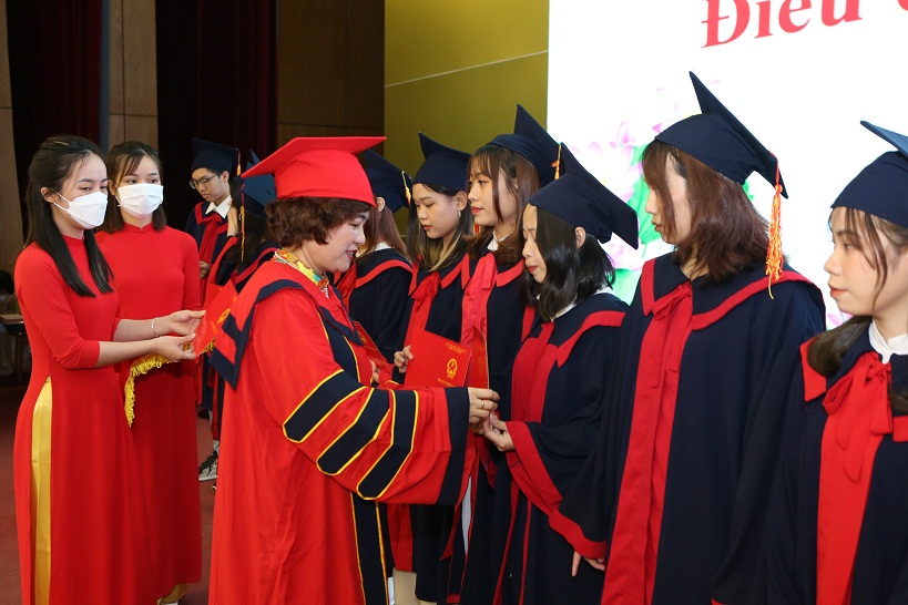 22.4.2022 trao bang 2