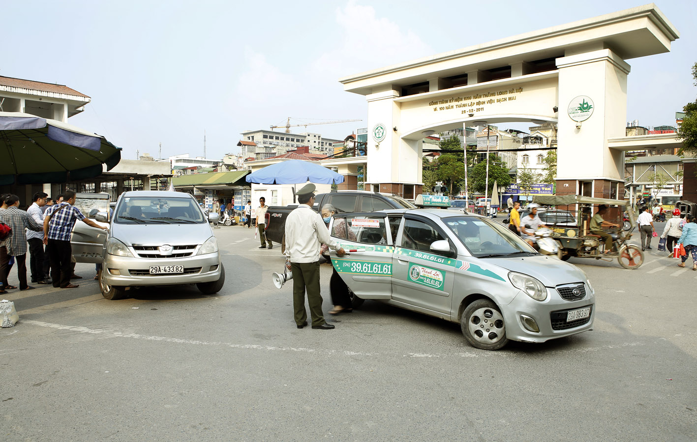 phan luong giao thong truoc cua BV