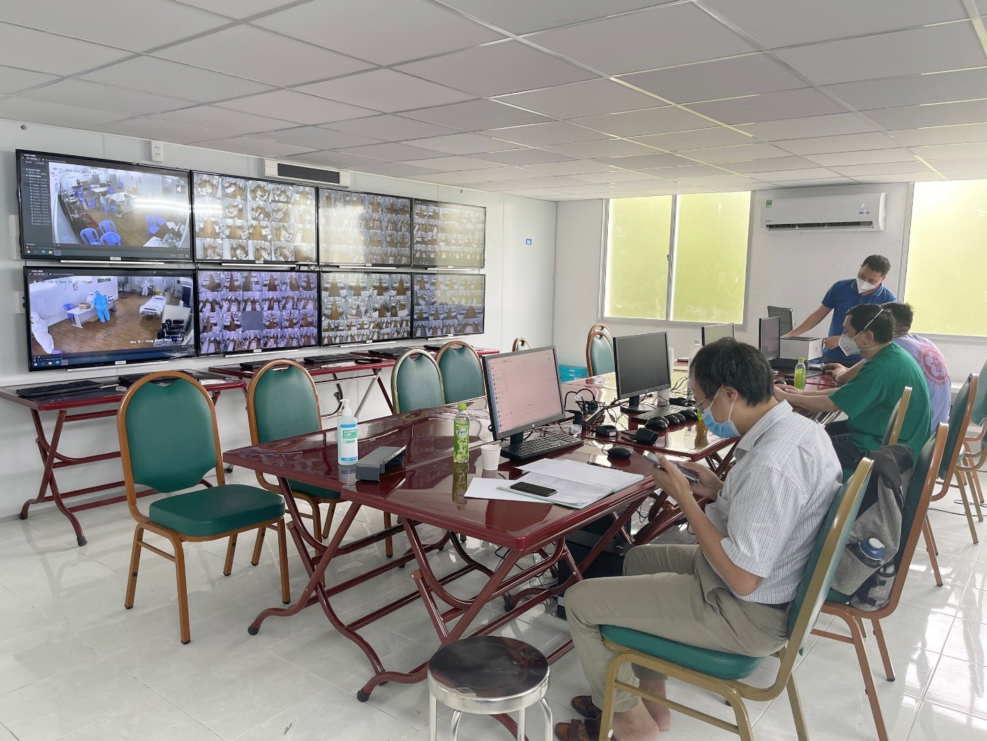 ben trong trung tam hoi suc tich cuc benh vien da chien 16 tphcm6