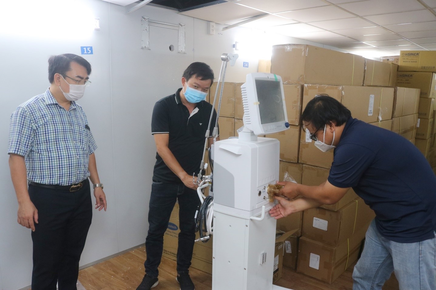 ben trong trung tam hoi suc tich cuc benh vien da chien 16 tphcm7