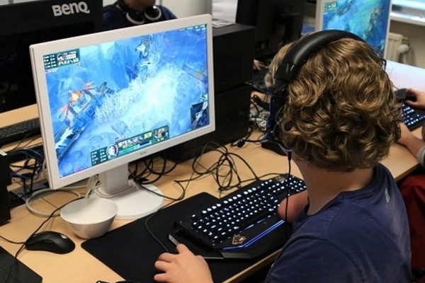 2.8.2022 nghien game 1