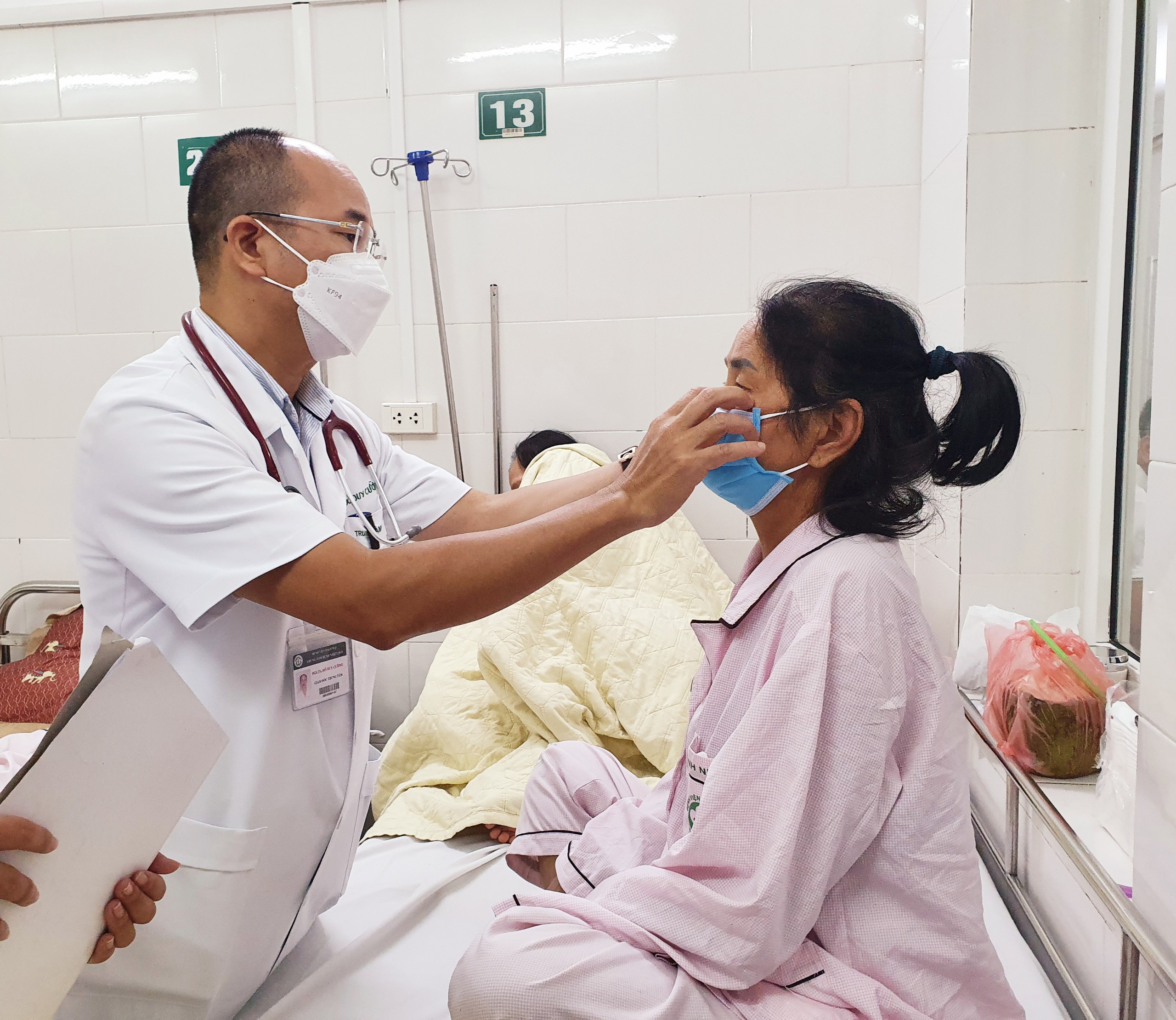 bs Cuong tham kham cho bn nam den tai TT