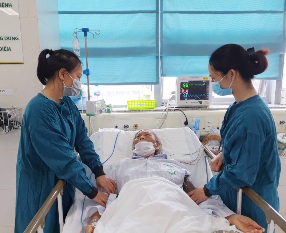 Niem vui cua cac con khi thay me khoe lai