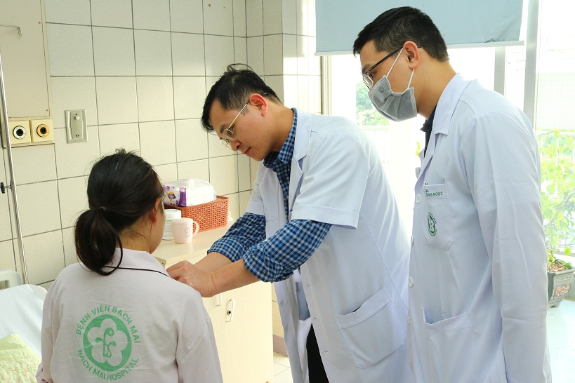 bs Khanh va bs Minh ktra cho bn