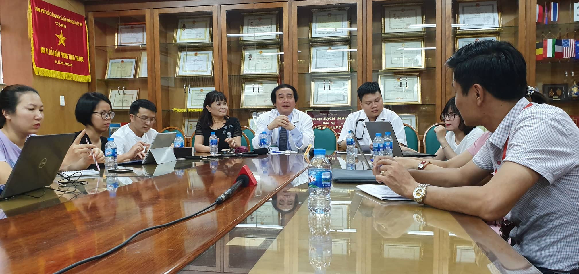 PGS Chi chia se tai buoi hop bao