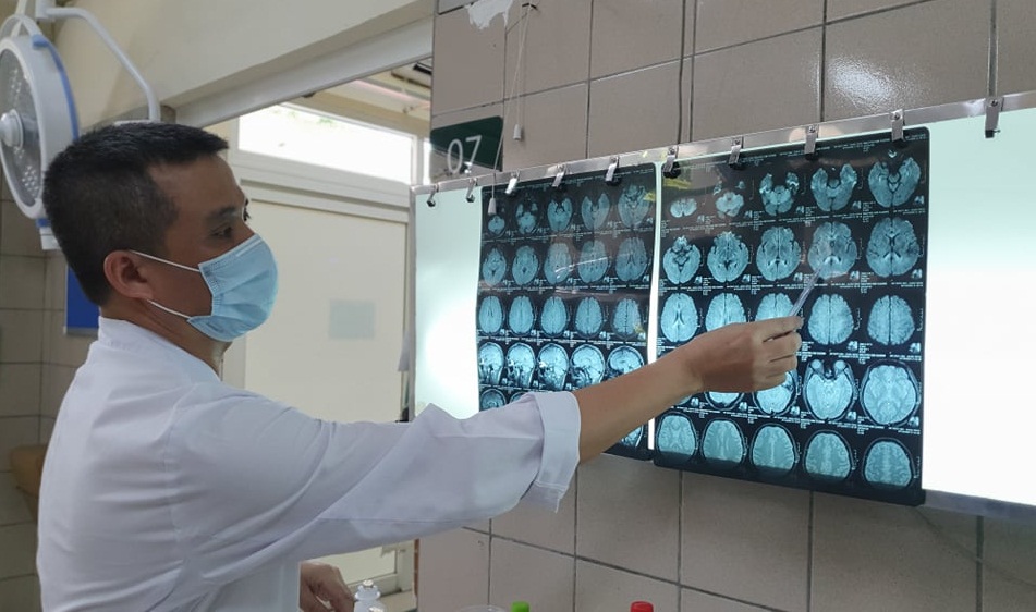 phim MRI cua bn ngo doc thiec