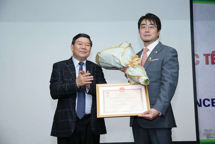 GD trao ky niem chuong