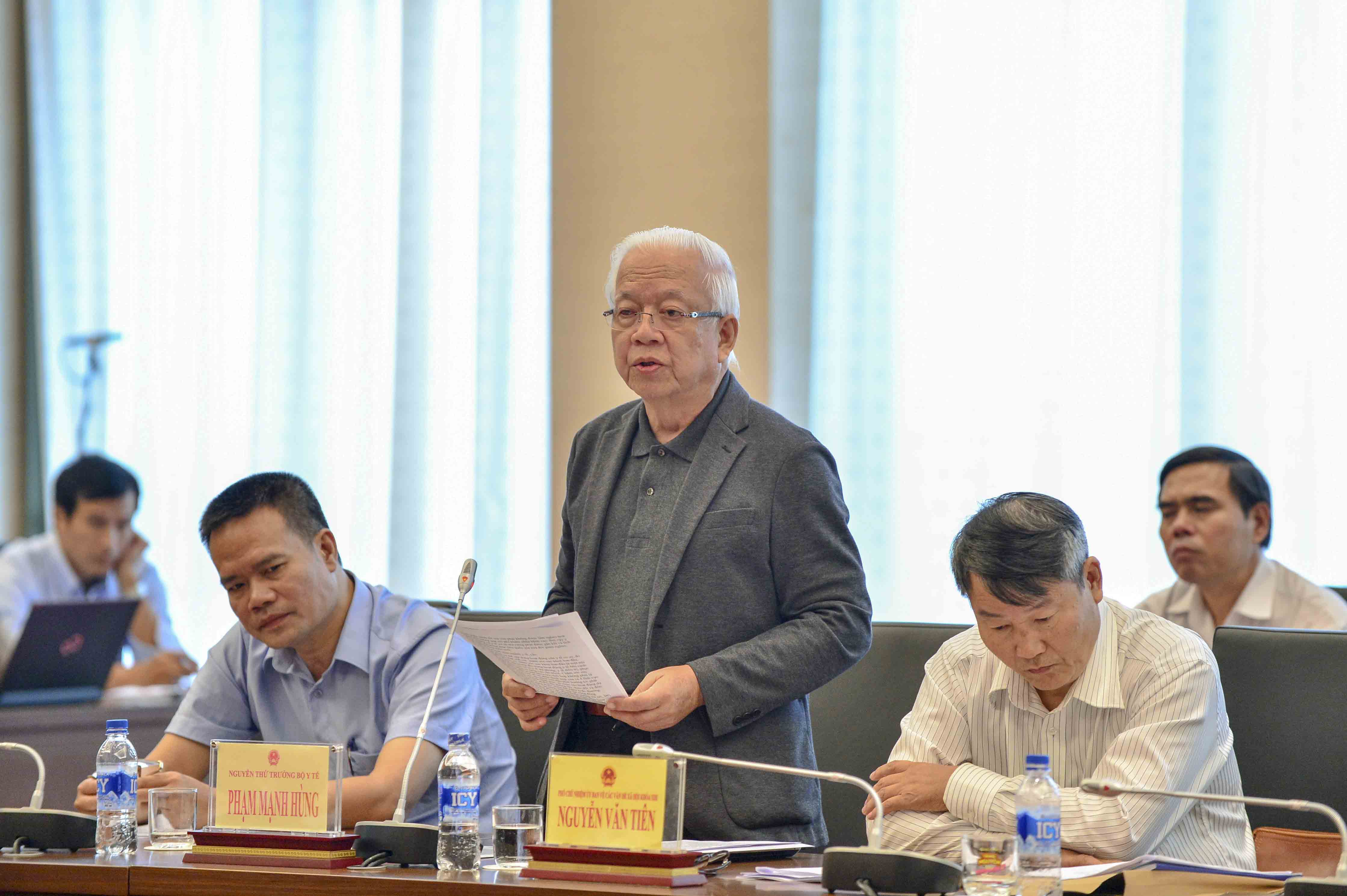 Nguyen Thu truong Bo Y te Nguyen Manh Hung 1