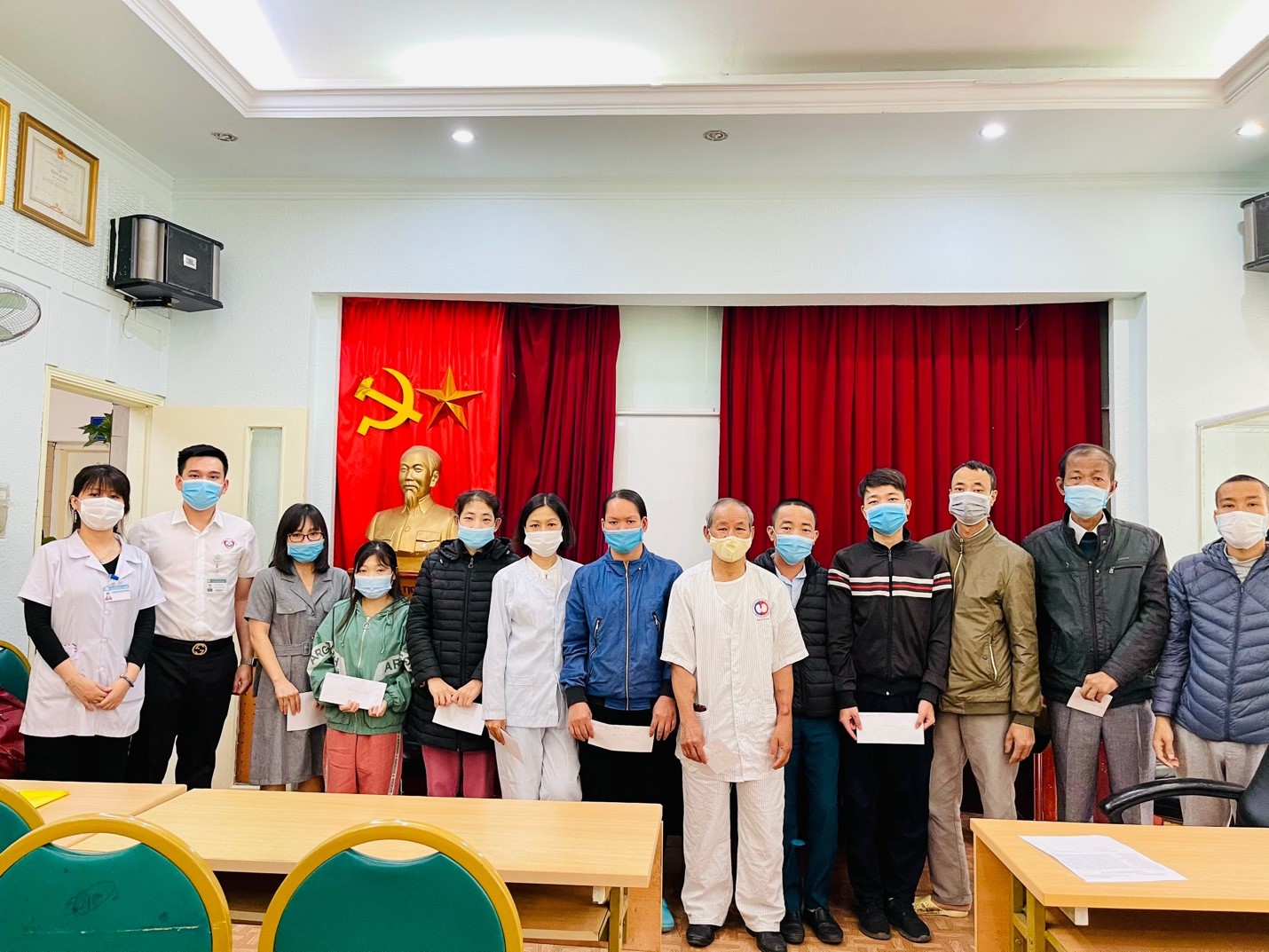 nha hao tam trao qua